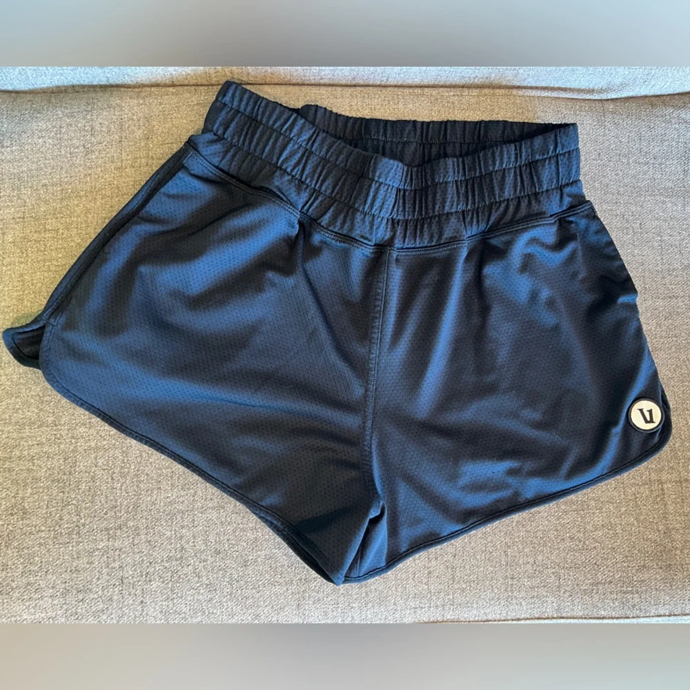 Vuori Micro Mesh High Rise Performance Short 2.5” Ink Blue-Black Small